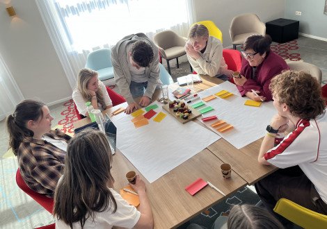 Studenten aan het brainstormen met Zorgcampus de Peel
